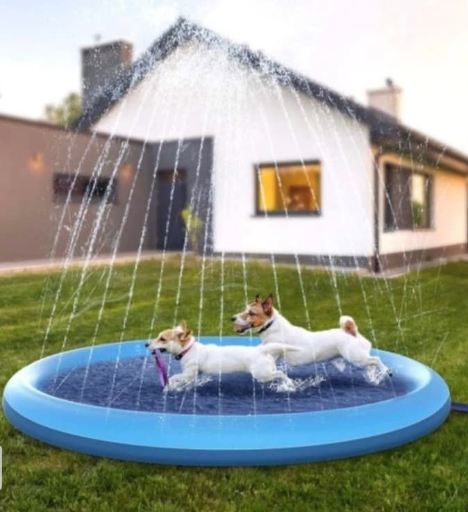 Cooling sprinkler mat for dogs